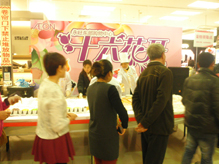 永旺東部購物中心16周年慶生會，甜蜜蛋糕共分享
